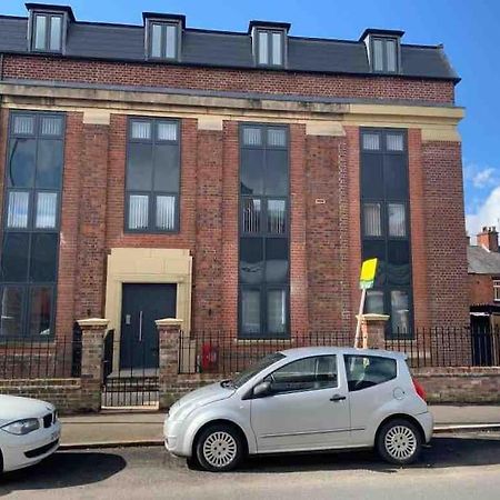Newly Built 2 Bed Flat In The Heart Of Leek Apartment Bagian luar foto